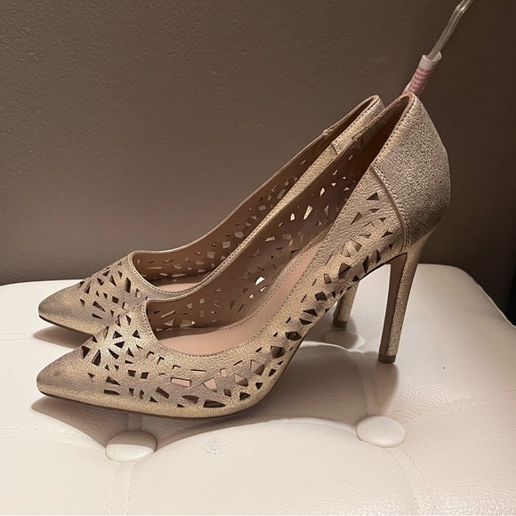 BCBG gold heels - Picture 2 of 4